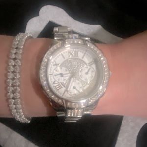 WOMENS BEAUTIFUL GUESS WATCH